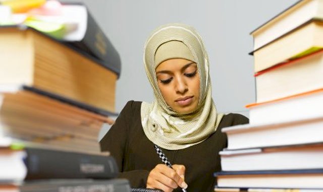 Hijab-clad students denied entry to classroom in Karnataka